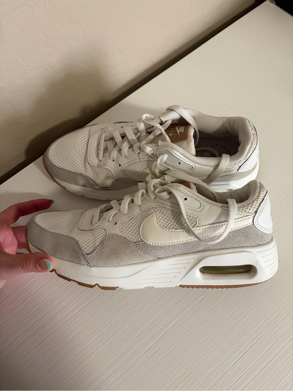 ✔️🏃🏽‍♀️Nike Women’s White & Light Gray Air Max Sneakers🏋🏽‍♀️✔️